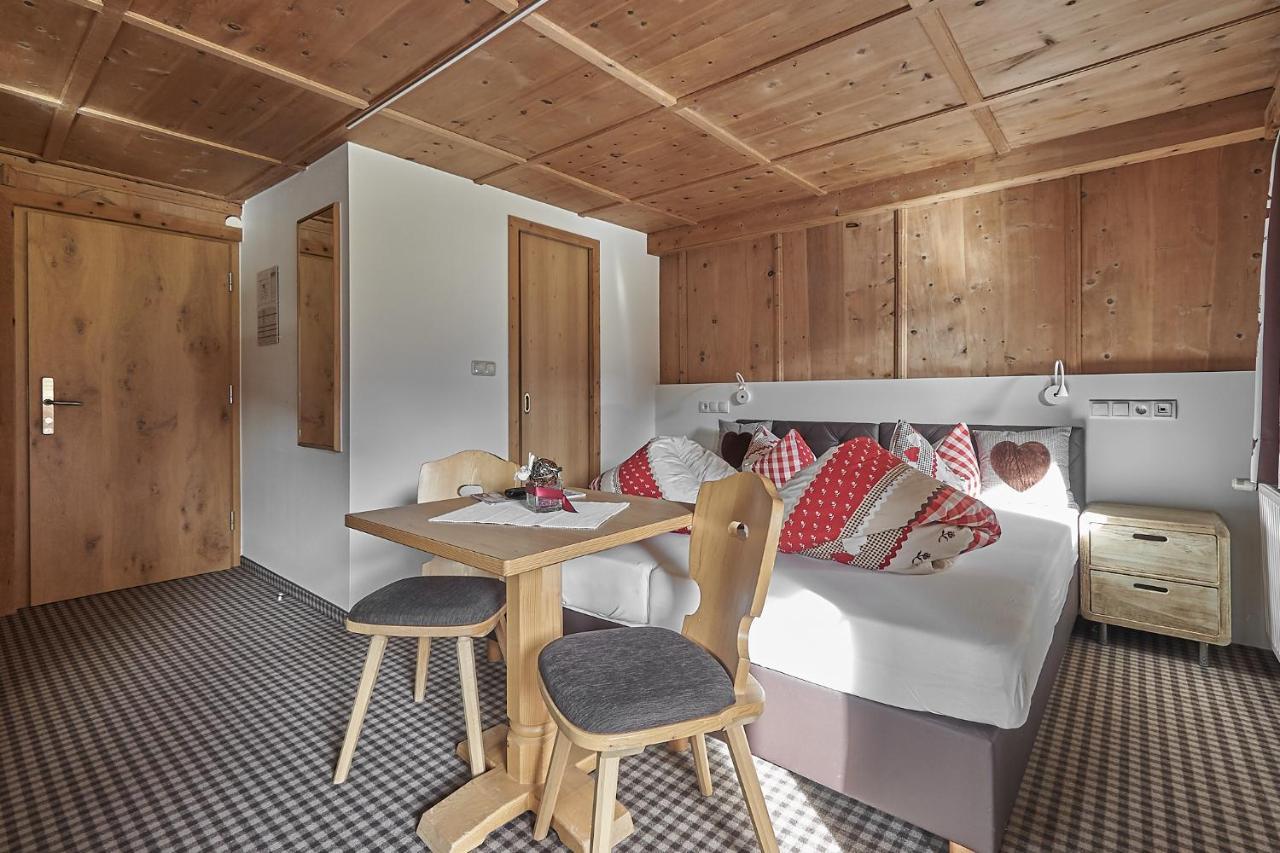 Hotel Garni Schoenblick Sölden Esterno foto
